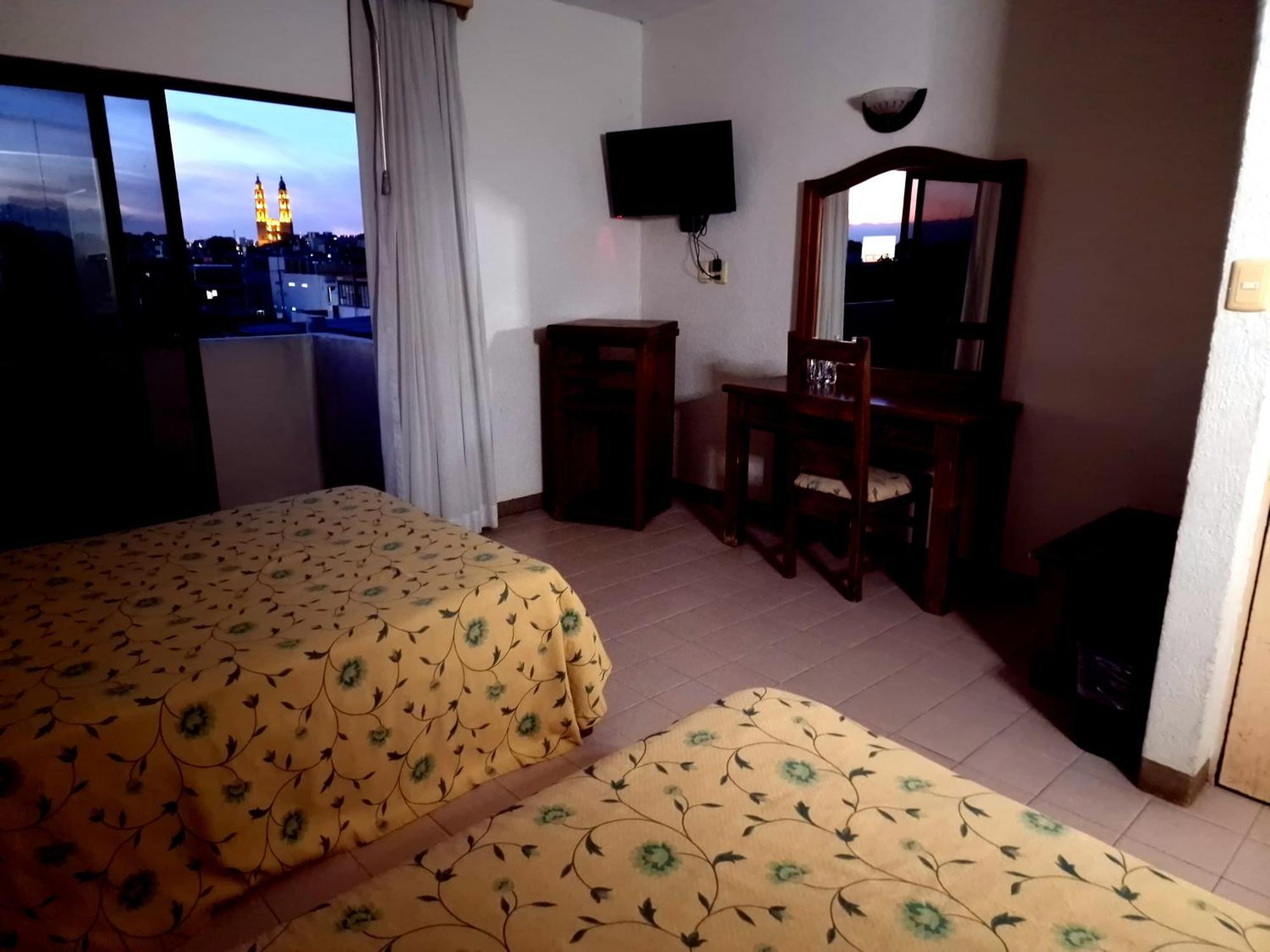 Hotel Plaza Independencia Вильяэрмоса Экстерьер фото